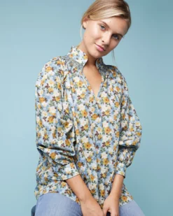 Long-Sleeved Maeve Smocking Top In Blue/Gold Nysa Liberty Fabric -ULLA JOHNSON SHOP M F23 CATALOG S71377 32 D1 PDP