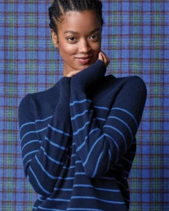 Cydney Boyfriend Crewneck Sweater In Navy/Blue Stripe Cashmere 9 Cydney Boyfriend Crewneck Sweater In Navy/Blue Stripe Cashmere -ULLA JOHNSON SHOP M HOLIDAY 23 CATALOG PDP 03 RIGHT D1
